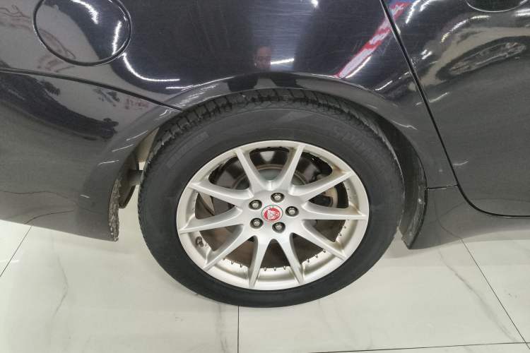 Used Jaguar XJ 2014 XJL 2.0T Two-Wheel-Drive Elegant Business Edition Right Rear Wheel Hub