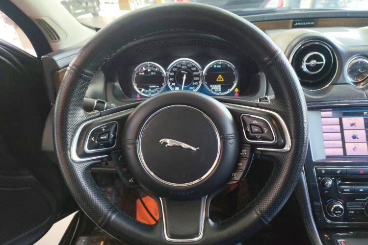 Used Jaguar XJ 2014 XJL 2.0T Two-Wheel-Drive Elegant Business Edition Steering Wheel