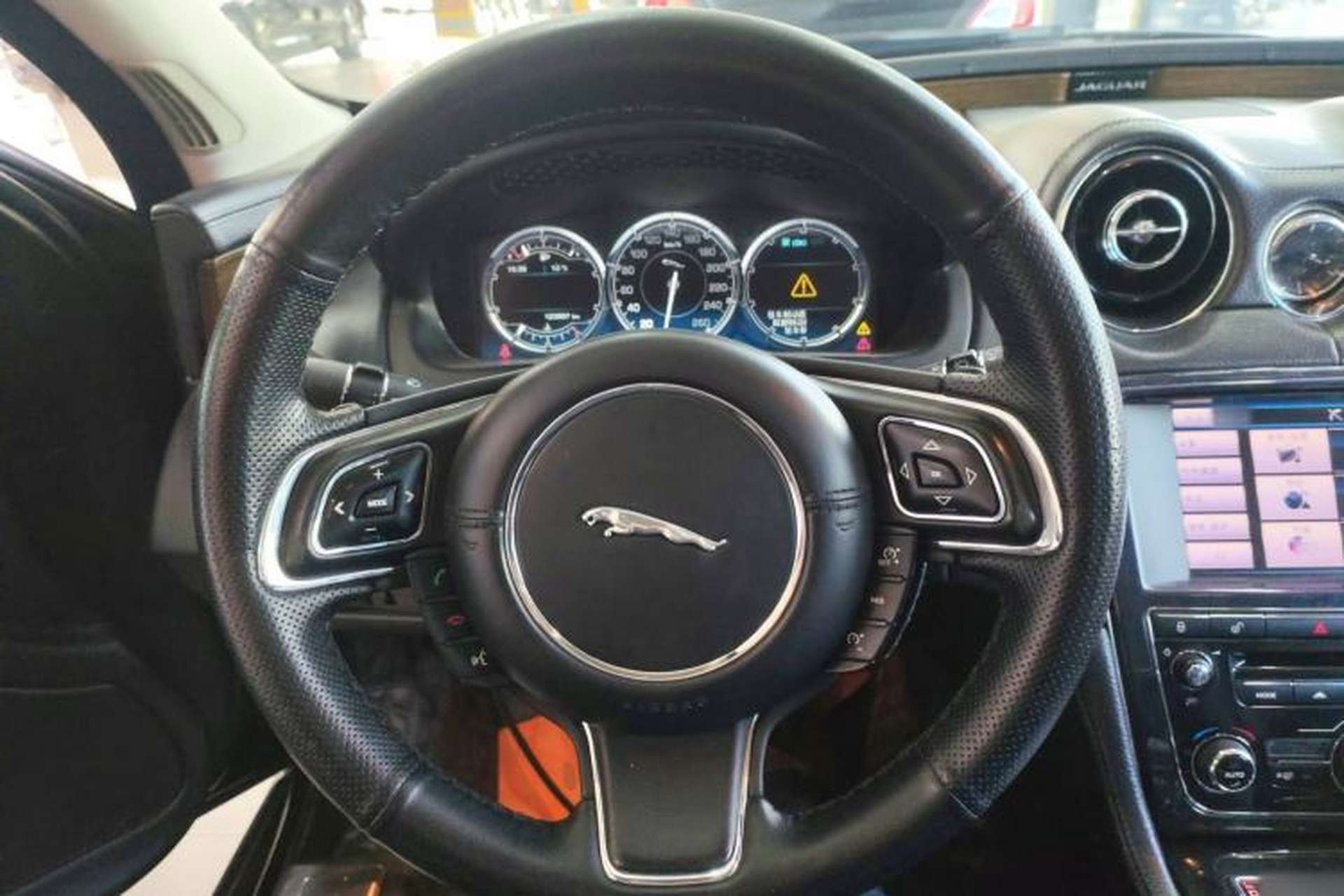 Used Jaguar XJ 2014 XJL 2.0T Two-Wheel-Drive Elegant Business Edition Steering Wheel