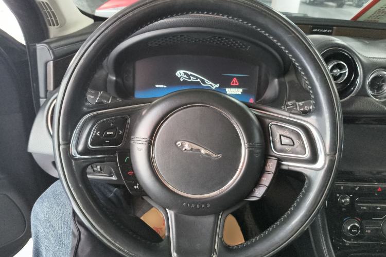 Used Jaguar XJ 2014 XJL 2.0T Two-Wheel-Drive Elegant Business Edition Steering Wheel