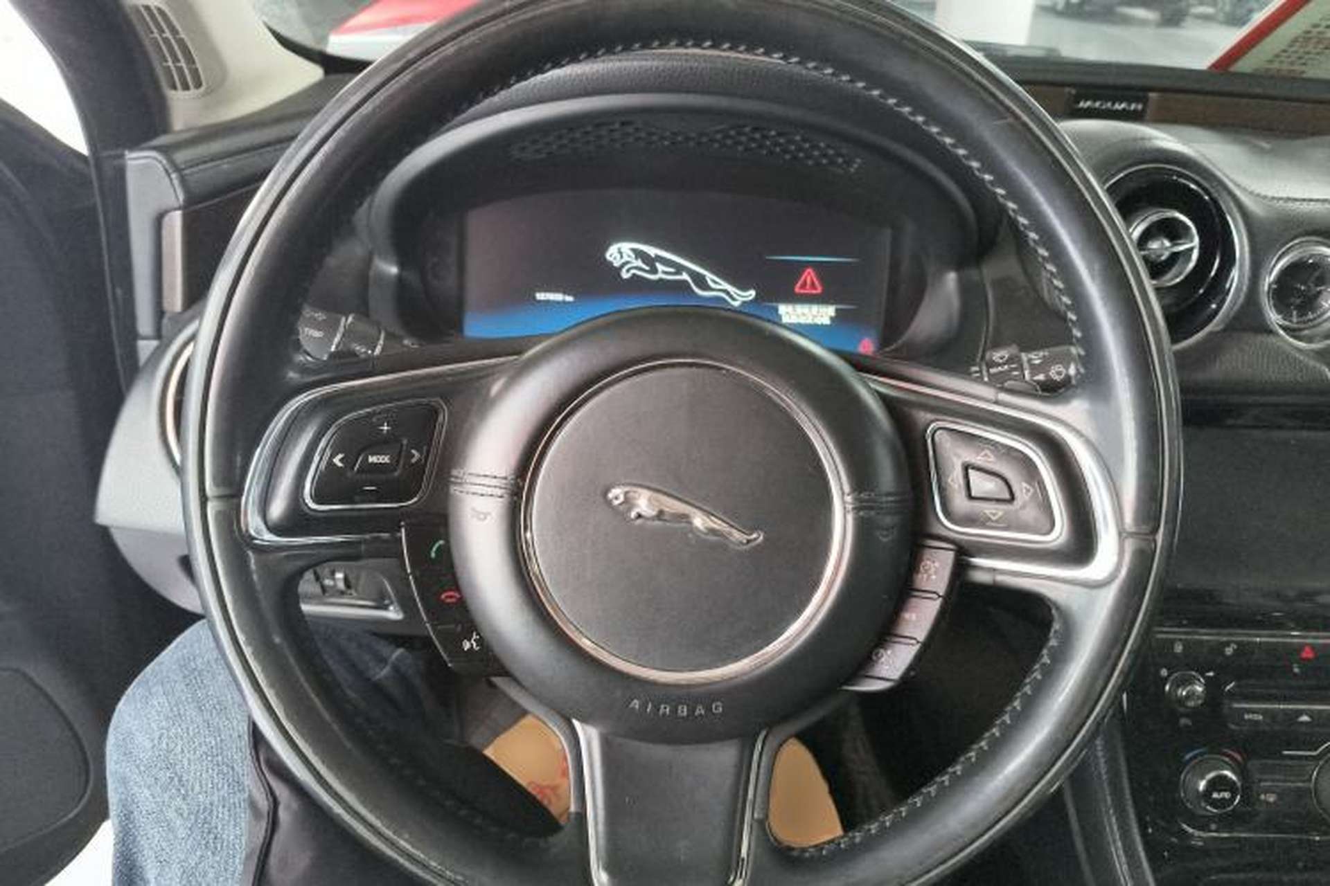Used Jaguar XJ 2014 XJL 2.0T Two-Wheel-Drive Elegant Business Edition Steering Wheel