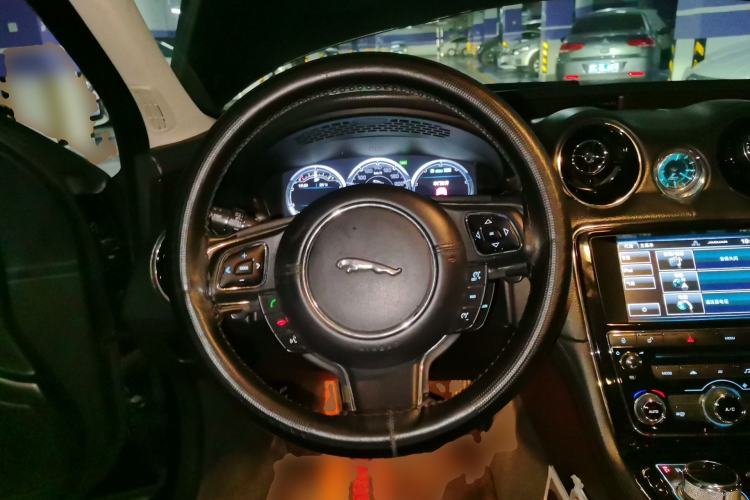 Used Jaguar XJ 2014 XJL 2.0T Two-Wheel-Drive Elegant Business Edition Steering Wheel