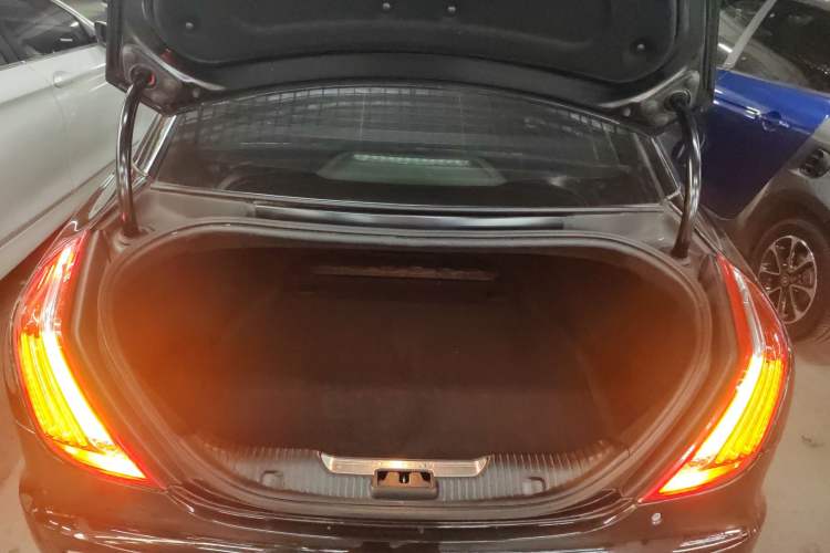 Used Jaguar XJ 2014 XJL 2.0T Two-Wheel-Drive Elegant Business Edition Trunk