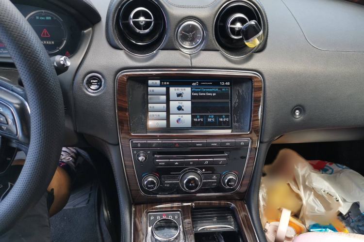 Used Jaguar XJ 2014 XJL 3.0 SC Two-Wheel-Drive Panoramic Business Edition Audio And AC Panel