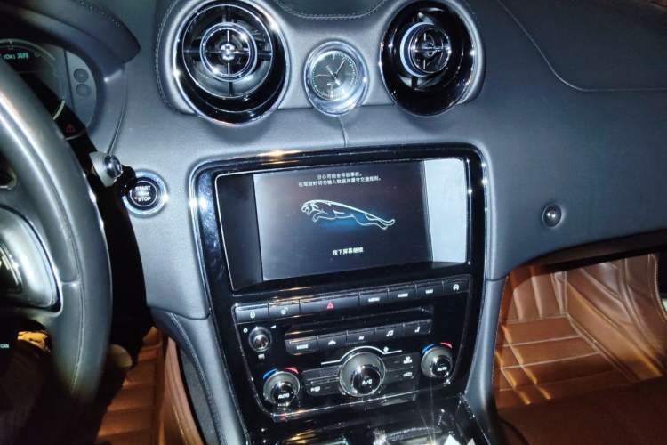 Used Jaguar XJ 2014 XJL 3.0 SC Two-Wheel-Drive Luxury Business Edition Audio And AC Panel