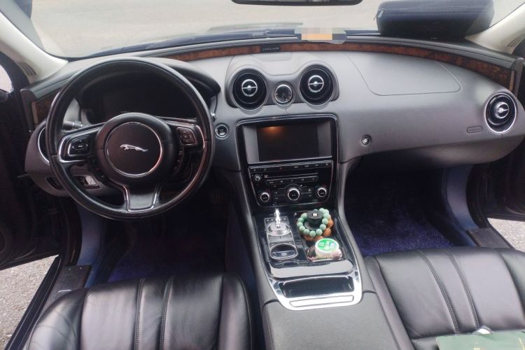 Used Jaguar XJ 2014 XJL 2.0T Two-Wheel Drive Panoramic Business Edition Center Console