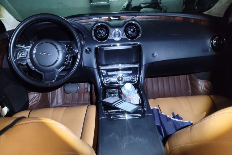 Used Jaguar XJ 2014 XJL 3.0 SC Two-Wheel-Drive Luxury Business Edition Center Console