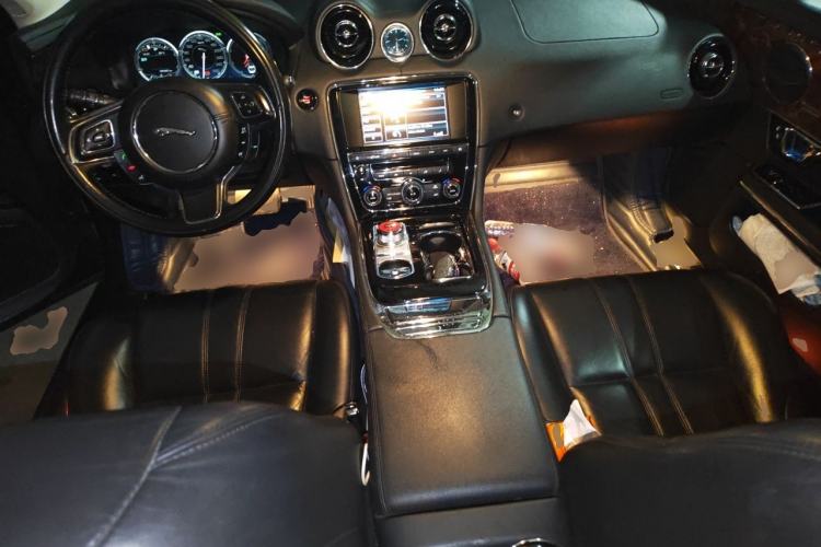 Used Jaguar XJ 2014 XJL 3.0 SC Four-Wheel Drive Panoramic Business Edition Center Console