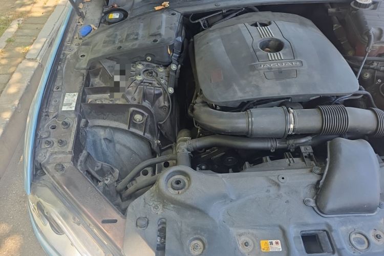 Used Jaguar XJ 2014 XJL 2.0T Two-Wheel Drive Panoramic Business Edition Engine Bay Right