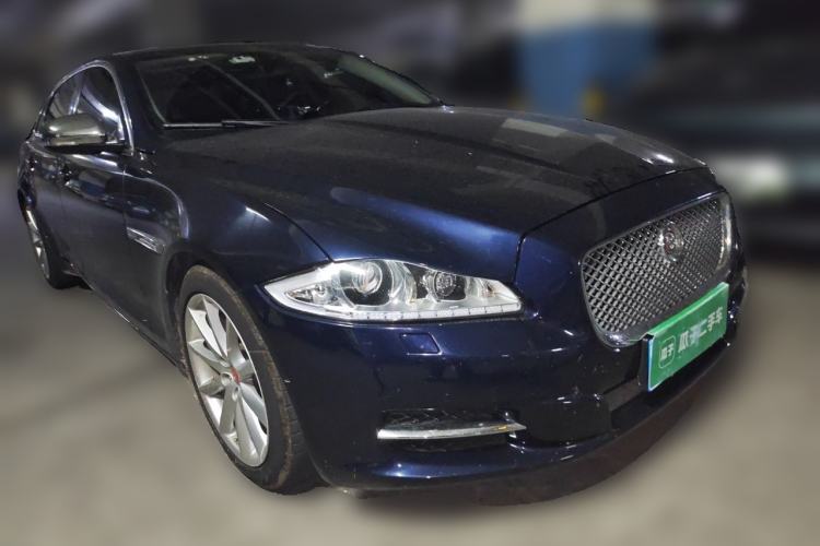 Used Jaguar XJ 2014 XJL 3.0 SC Four-Wheel Drive Panoramic Business Edition Front Right 45 Deg
