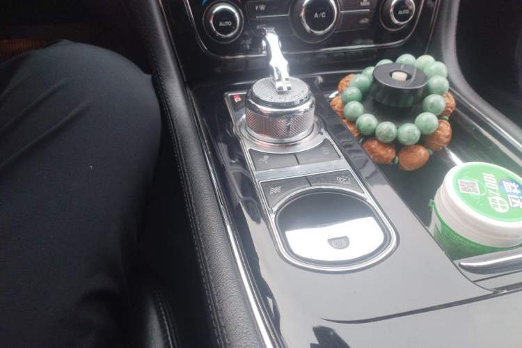 Used Jaguar XJ 2014 XJL 2.0T Two-Wheel Drive Panoramic Business Edition Gear Lever