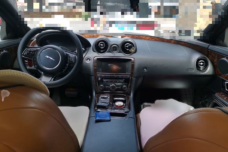 Used Jaguar XJ 2014 XJL 3.0 SC Two-Wheel-Drive Panoramic Business Edition Interior 2