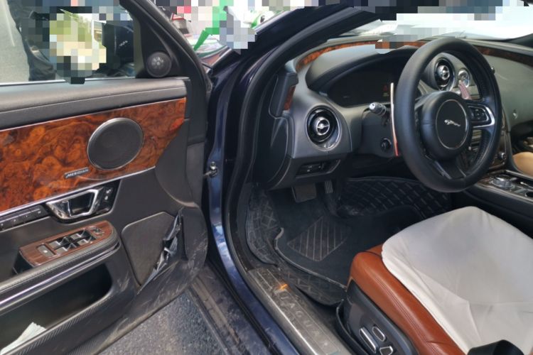 Used Jaguar XJ 2014 XJL 3.0 SC Two-Wheel-Drive Panoramic Business Edition Interior 3