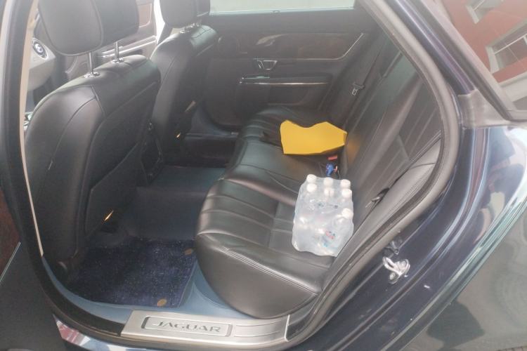 Used Jaguar XJ 2014 XJL 2.0T Two-Wheel Drive Panoramic Business Edition Left Rear Seat