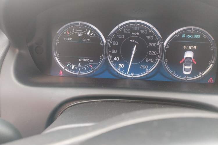 Used Jaguar XJ 2014 XJL 2.0T Two-Wheel Drive Panoramic Business Edition Odometer Close Up
