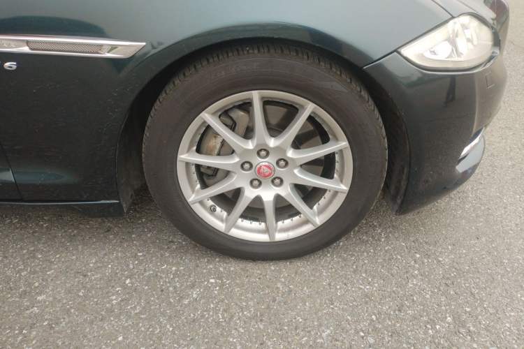 Used Jaguar XJ 2014 XJL 2.0T Two-Wheel Drive Panoramic Business Edition Right Front Wheel Hub
