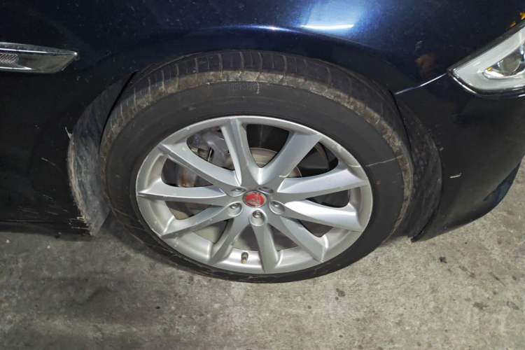 Used Jaguar XJ 2014 XJL 3.0 SC Four-Wheel Drive Panoramic Business Edition Right Front Wheel Hub