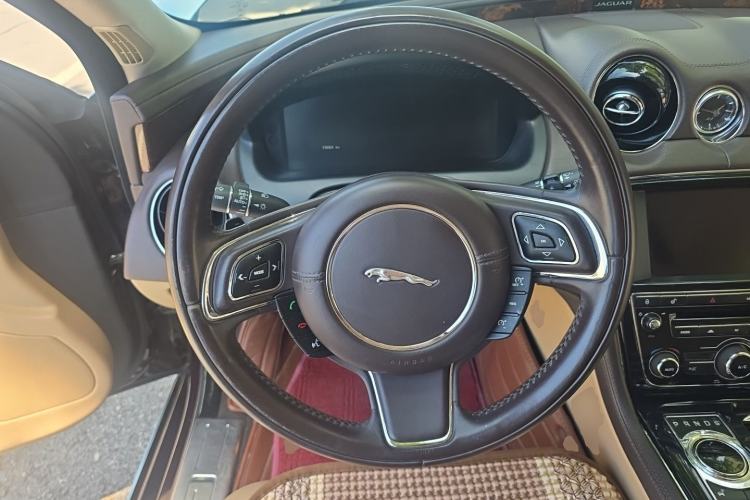 Used Jaguar XJ 2014 XJL 2.0T Two-Wheel Drive Panoramic Business Edition Steering Wheel