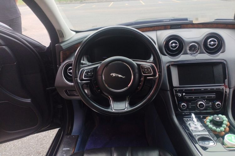 Used Jaguar XJ 2014 XJL 2.0T Two-Wheel Drive Panoramic Business Edition Steering Wheel