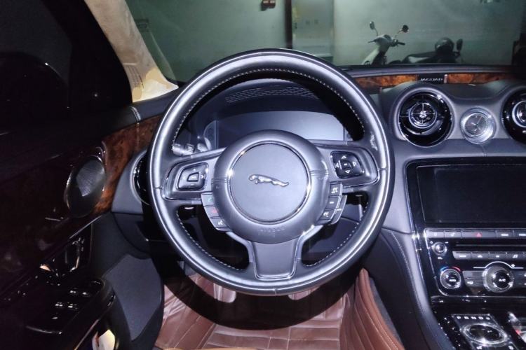 Used Jaguar XJ 2014 XJL 3.0 SC Two-Wheel-Drive Luxury Business Edition Steering Wheel