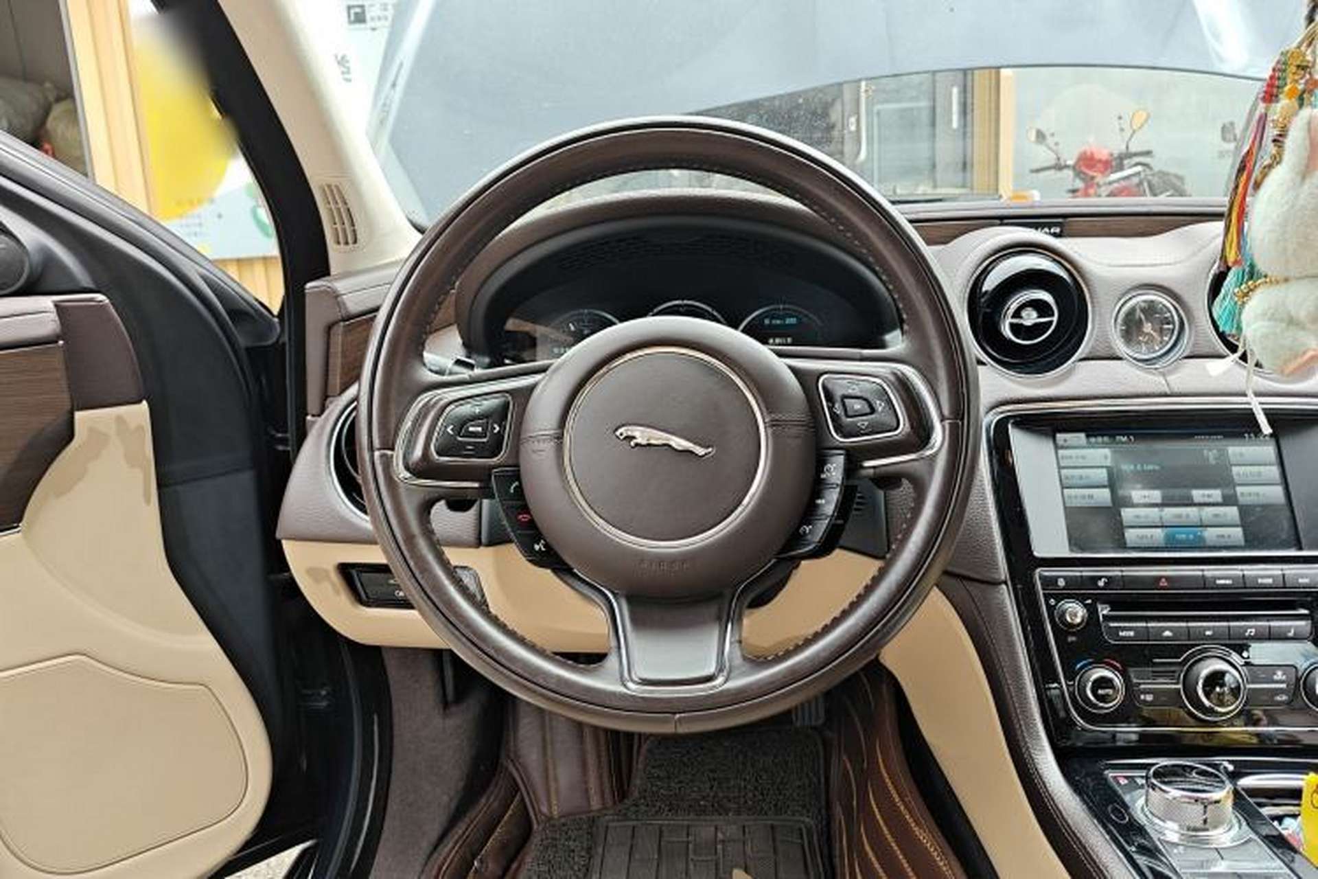 Used Jaguar XJ 2014 XJL 2.0T Two-Wheel-Drive Elegant Business Edition Steering Wheel