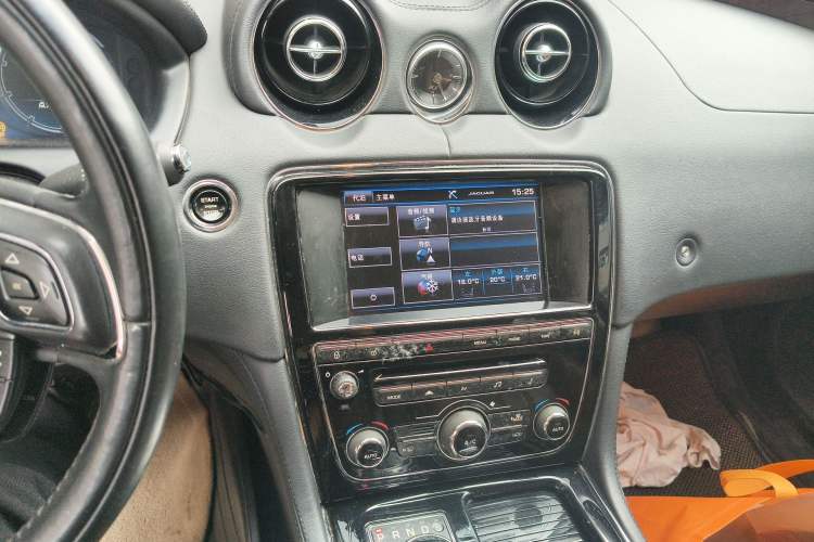Used Jaguar XJ 2014 XJL 3.0 SC Four-Wheel Drive Panoramic Business Edition Audio And AC Panel