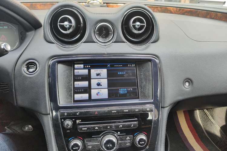 Used Jaguar XJ 2014 XJL 3.0 SC Four-Wheel Drive Panoramic Business Edition Audio And AC Panel