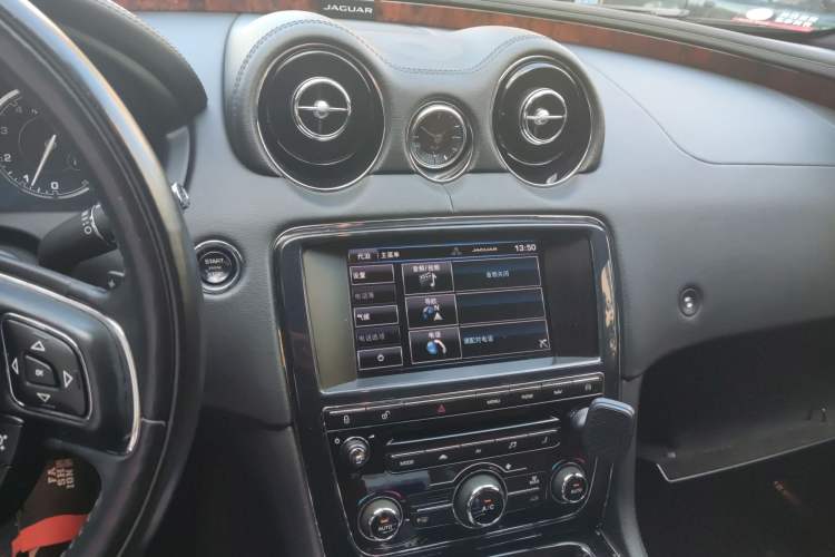Used Jaguar XJ 2014 XJL 3.0 SC Two-Wheel-Drive Panoramic Business Edition Audio And AC Panel