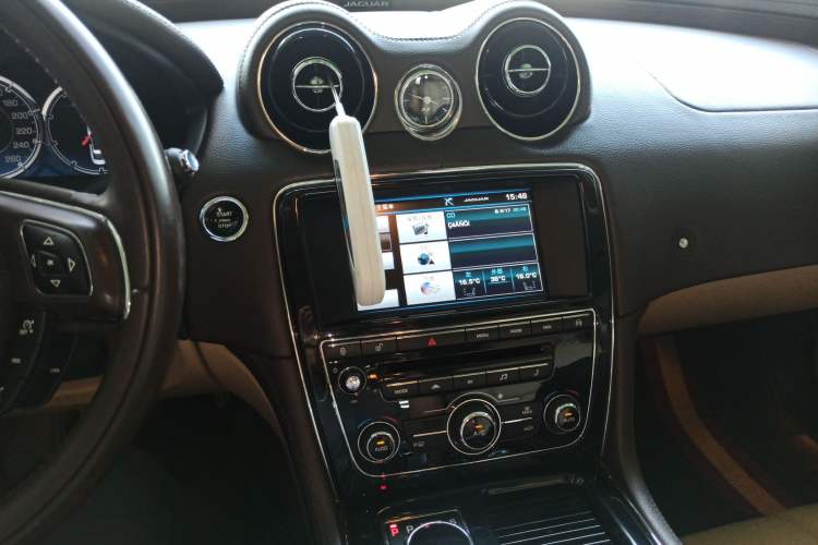 Used Jaguar XJ 2014 XJL 2.0T Two-Wheel-Drive Elegant Business Edition Audio And AC Panel