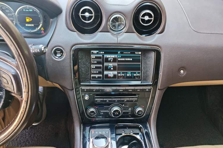 Used Jaguar XJ 2014 XJL 2.0T Two-Wheel Drive Panoramic Business Edition Audio And AC Panel