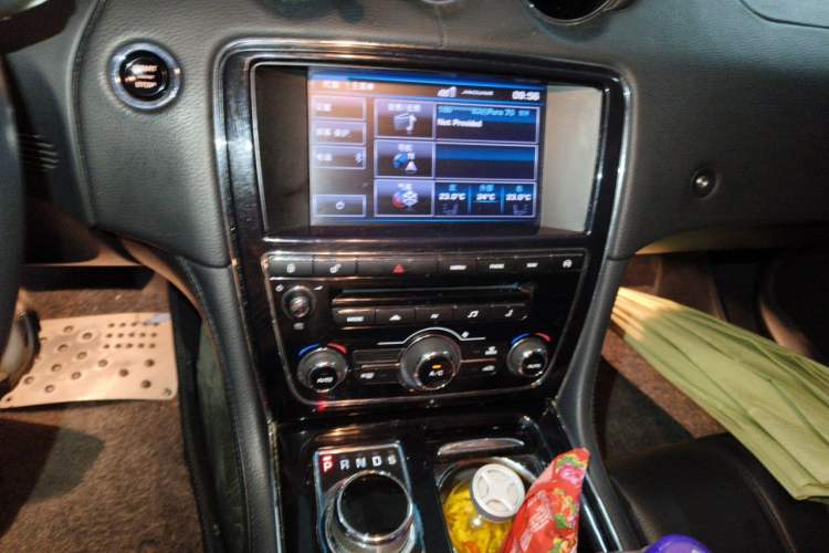Used Jaguar XJ 2014 XJL 2.0T Two-Wheel-Drive Elegant Business Edition Audio And AC Panel