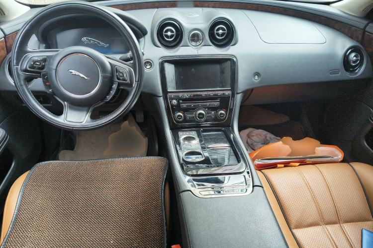 Used Jaguar XJ 2014 XJL 3.0 SC Four-Wheel Drive Panoramic Business Edition Center Console
