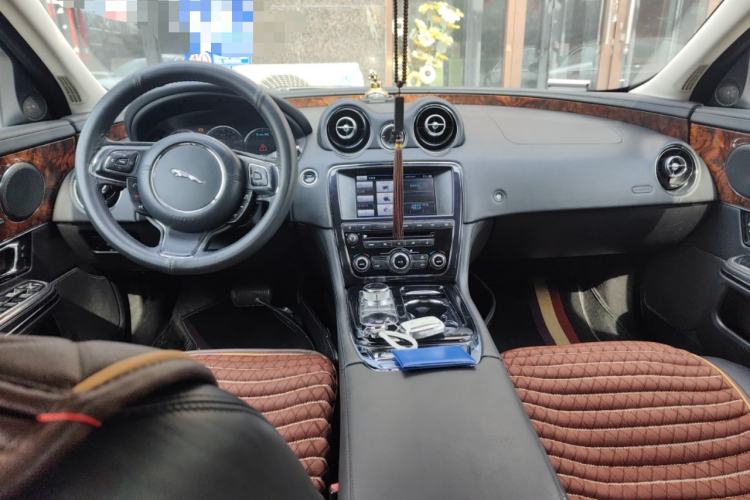 Used Jaguar XJ 2014 XJL 3.0 SC Four-Wheel Drive Panoramic Business Edition Center Console