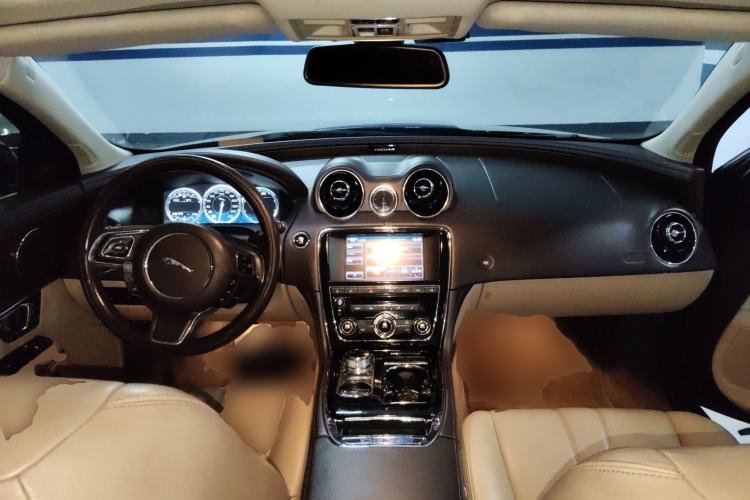 Used Jaguar XJ 2014 XJL 2.0T Two-Wheel-Drive Elegant Business Edition Center Console