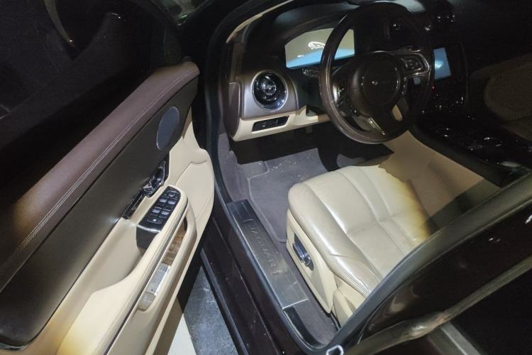 Used Jaguar XJ 2014 XJL 2.0T Two-Wheel Drive Panoramic Business Edition Driver Seat