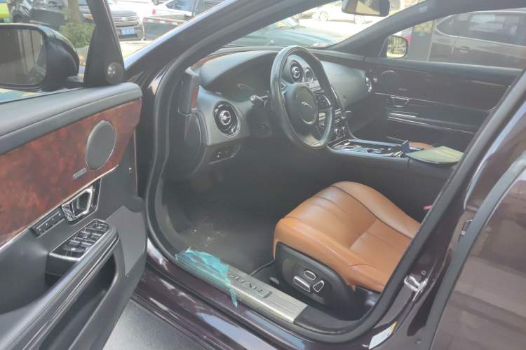 Used Jaguar XJ 2014 XJL 3.0 SC Two-Wheel-Drive Panoramic Business Edition Driver Seat