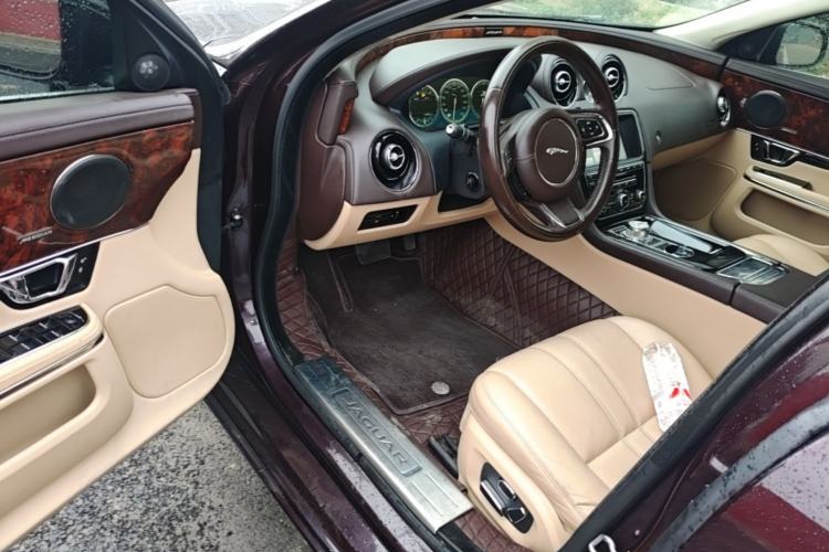 Used Jaguar XJ 2014 XJL 2.0T Two-Wheel Drive Panoramic Business Edition Driver Seat