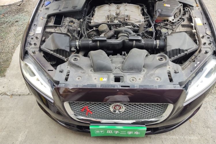 Used Jaguar XJ  Engine Bay