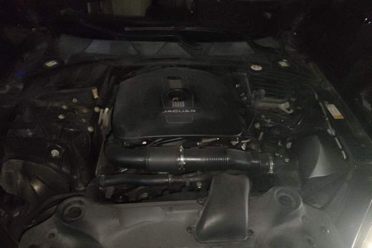 Used Jaguar XJ 2014 XJL 2.0T Two-Wheel Drive Panoramic Business Edition Engine Bay