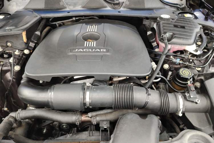 Used Jaguar XJ 2014 XJL 2.0T Two-Wheel-Drive Elegant Business Edition Engine Bay