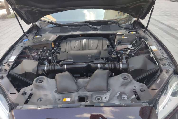 Used Jaguar XJ 2014 XJL 3.0 SC Two-Wheel-Drive Panoramic Business Edition Engine Bay