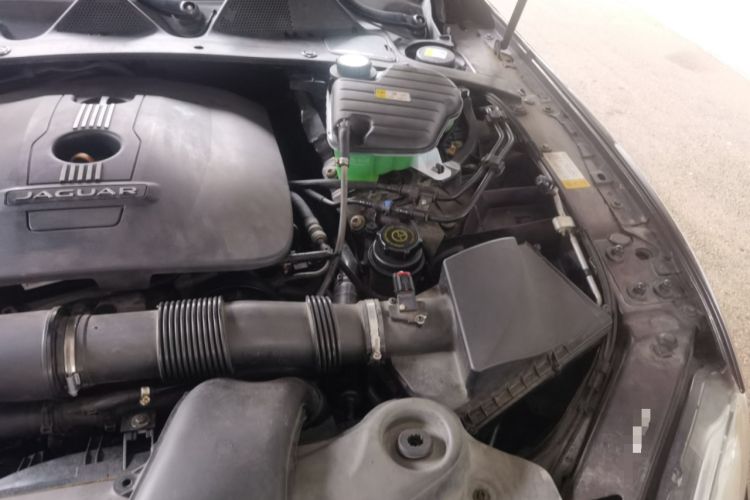 Used Jaguar XJ 2014 XJL 2.0T Two-Wheel-Drive Elegant Business Edition Engine Bay Left