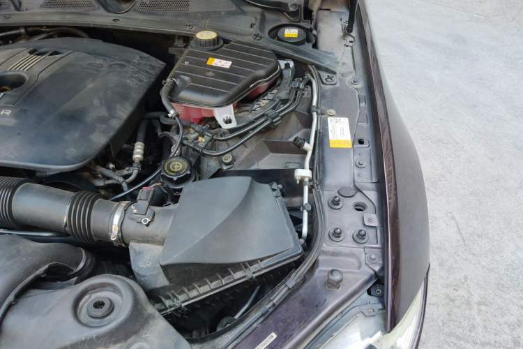 Used Jaguar XJ 2014 XJL 2.0T Two-Wheel-Drive Elegant Business Edition Engine Bay Left