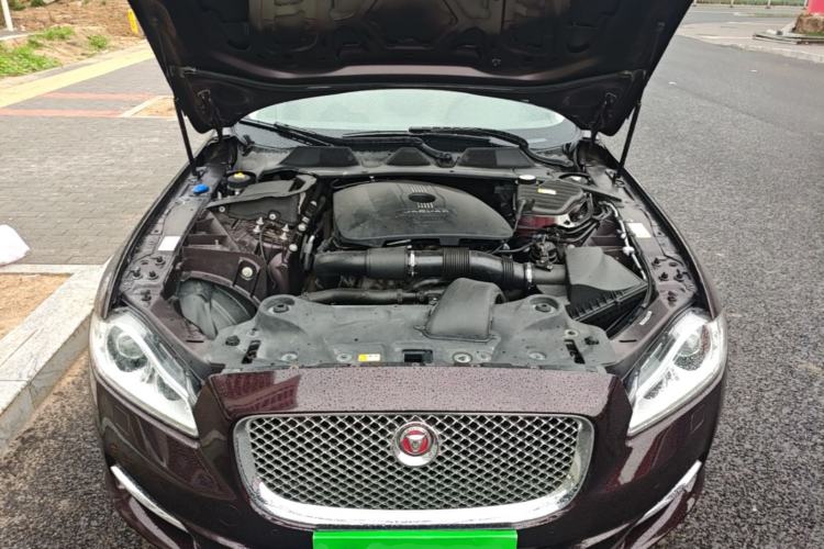 Used Jaguar XJ 2014 XJL 2.0T Two-Wheel Drive Panoramic Business Edition Engine Bay