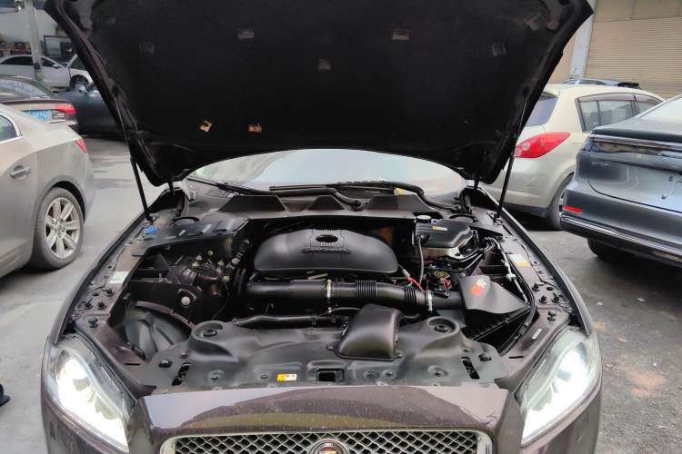 Used Jaguar XJ 2014 XJL 2.0T Two-Wheel-Drive Elegant Business Edition Engine Bay