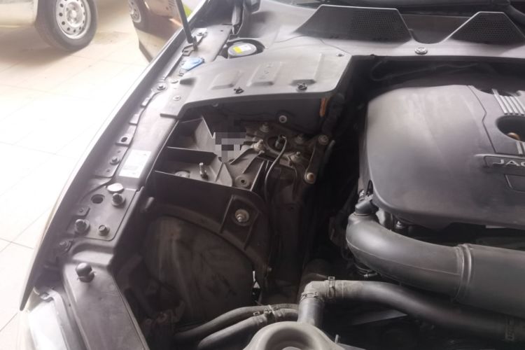 Used Jaguar XJ 2014 XJL 2.0T Two-Wheel-Drive Elegant Business Edition Engine Bay Right