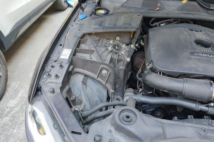 Used Jaguar XJ 2014 XJL 2.0T Two-Wheel-Drive Elegant Business Edition Engine Bay Right