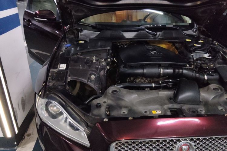 Used Jaguar XJ 2014 XJL 2.0T Two-Wheel-Drive Elegant Business Edition Engine Bay Right