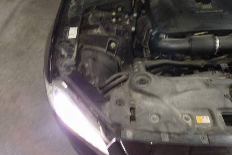 Used Jaguar XJ 2014 XJL 2.0T Two-Wheel-Drive Elegant Business Edition Engine Bay Right