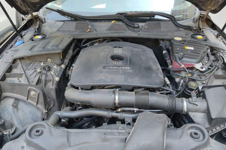 Used Jaguar XJ 2014 XJL 2.0T Two-Wheel-Drive Elegant Business Edition Engine Bay